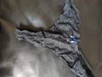 String sexy souillé lors d’une masturbation