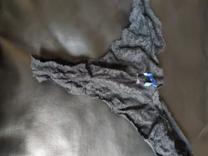 String sexy souillé lors d’une masturbation