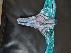 Culotte d’étudiante à souiller 💦
