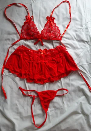 ensemble soutien gorge, jupette et string