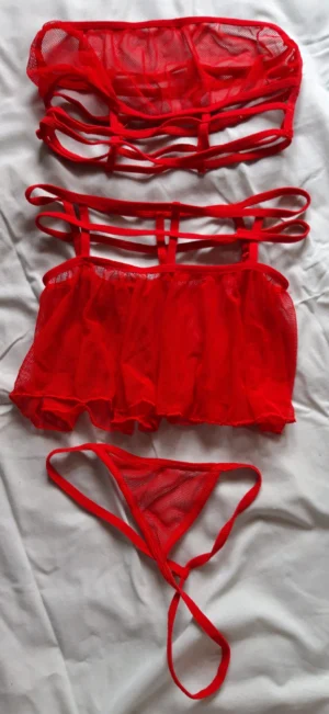 ensemble brassière, jupette, string