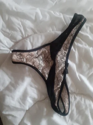 String dentelle porté 48h