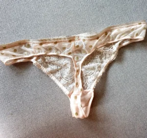 String en dentelle
