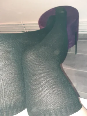 Chaussette haute grise ligne noir