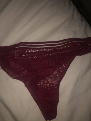String rouge porté 24h