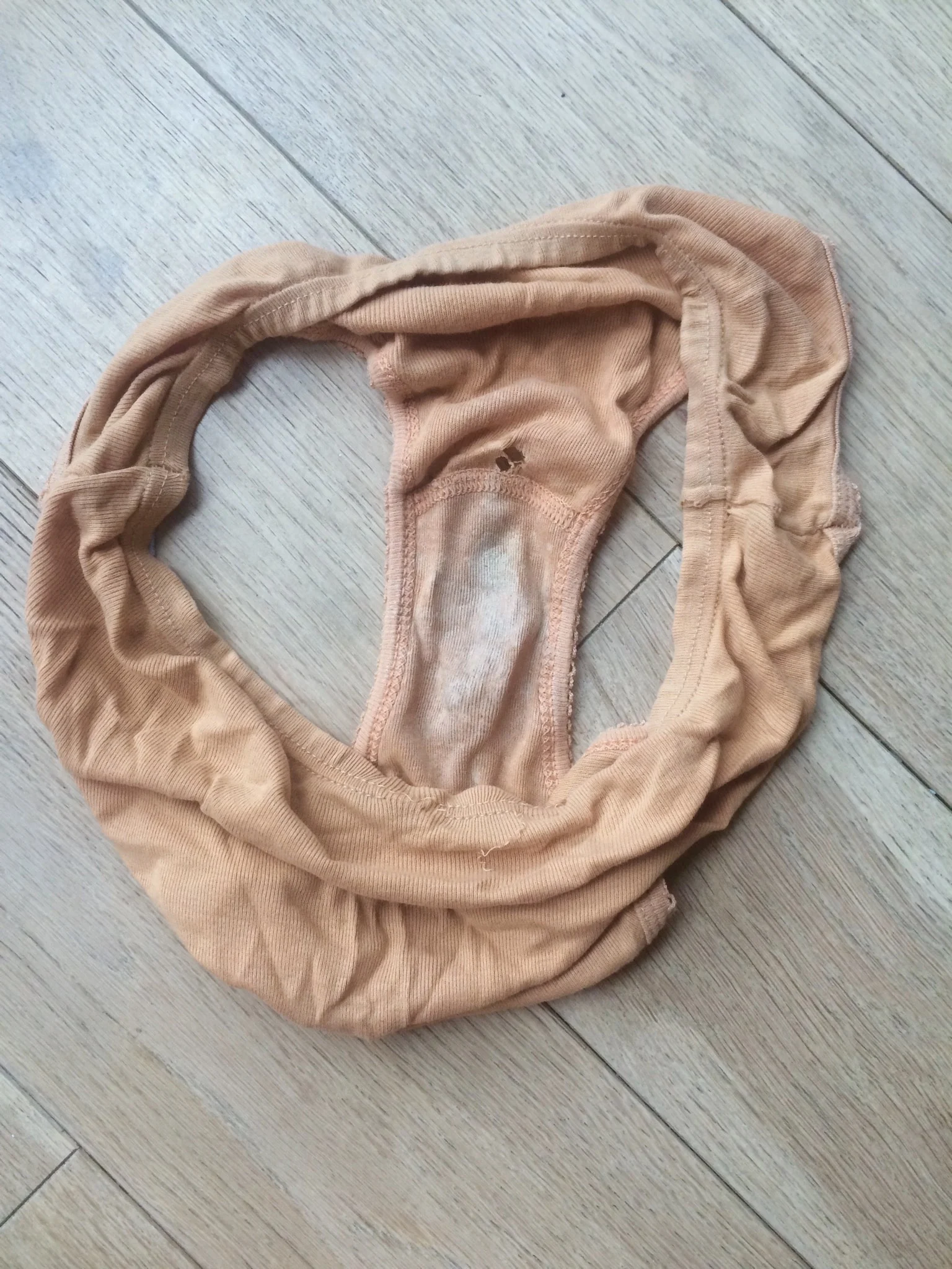 Vieille culotte à la mouille séchée