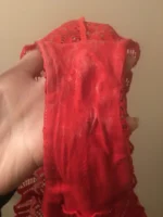 Belle culotte rouge mouillée