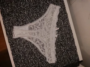 String dentelle blanc