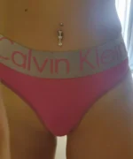 String Clavin Klein d’une gymnaste