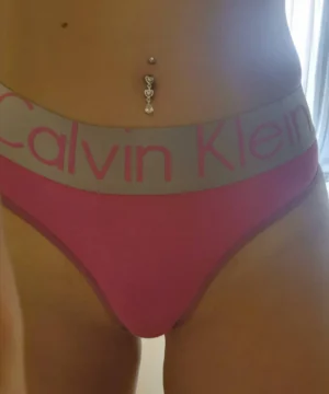 String Clavin Klein d’une gymnaste