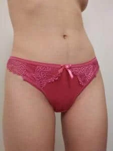 String fushia porté aussi longtemps que vous voulez
