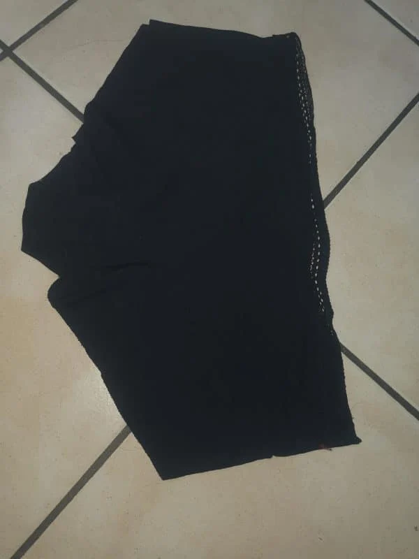 Petite culotte noire avec restes cyprine + restes period (conservée en sachet fermé) – Image 6