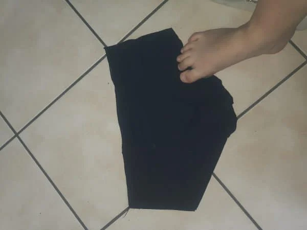 Petite culotte noire avec restes cyprine + restes period (conservée en sachet fermé) – Image 7