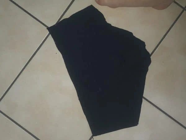 Petite culotte noire avec restes cyprine + restes period (conservée en sachet fermé) – Image 10