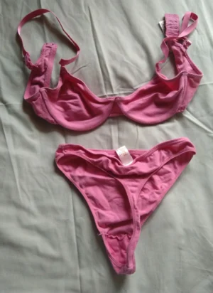 ensemble rose, soutien et string