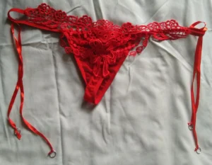 string fantaisie rouge