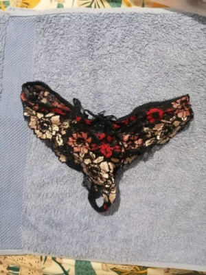 String en dentelle orange