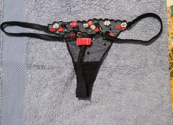 Vend string porté nombreux choix forme et couleur – Image 3