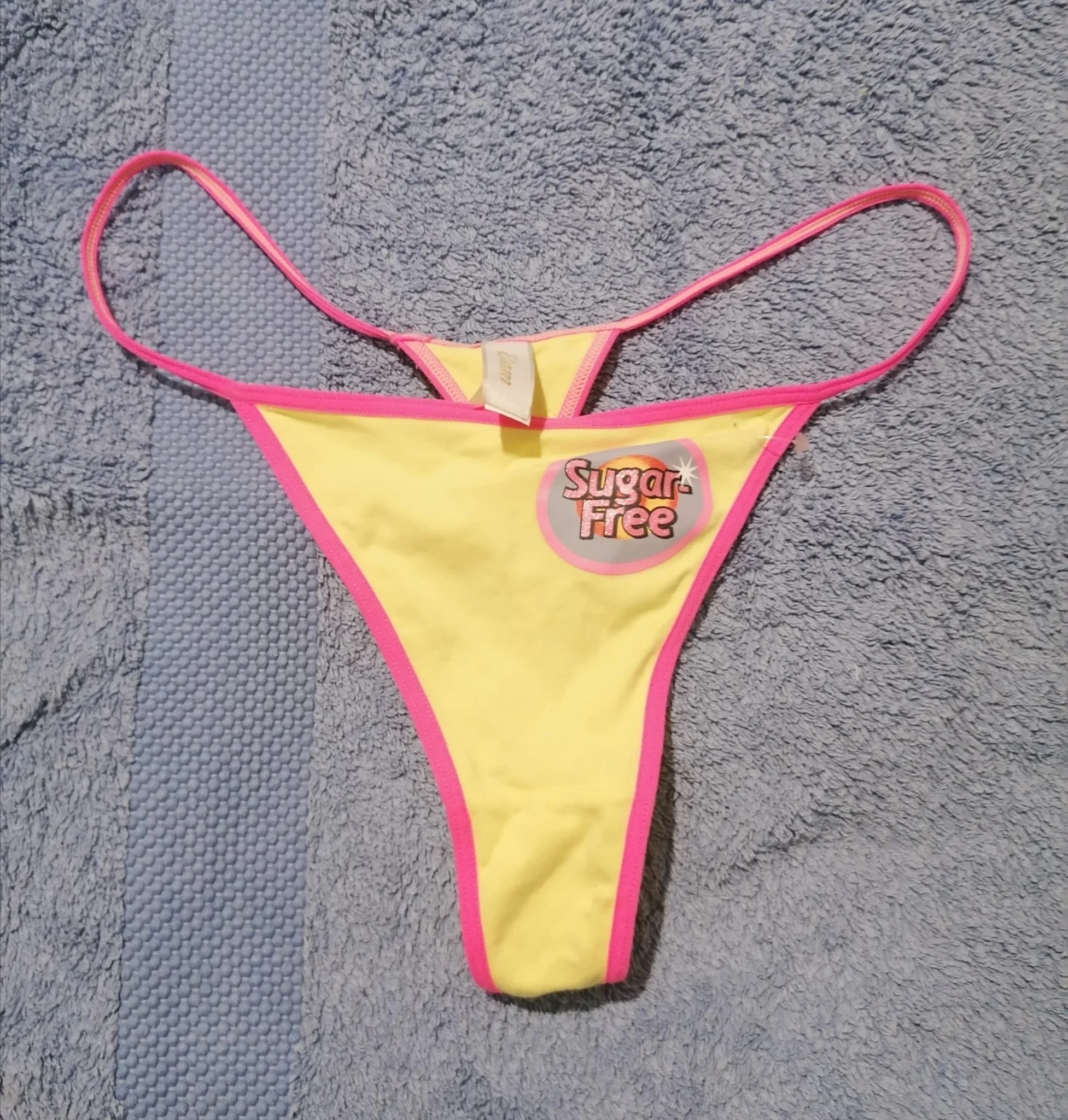 Vend string porté nombreux choix forme et couleur