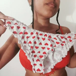 Culotte bouffante blanche avec des cœurs