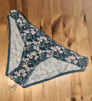 Jolies culottes sales à la demande