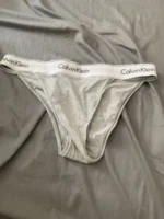 Strings Calvin Klein porter