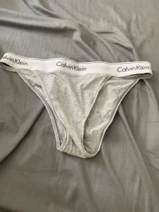 Strings Calvin Klein porter