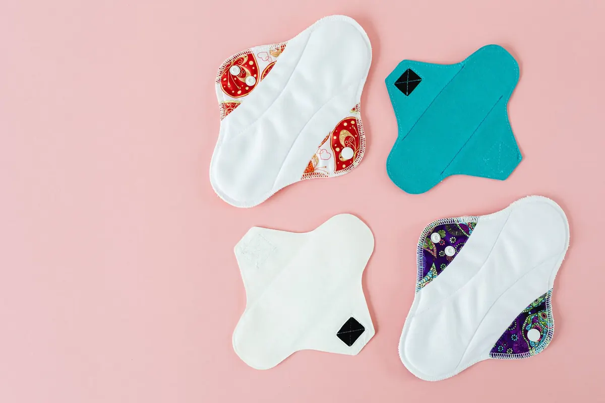 Serviettes hygiéniques lavables, en illustration de « aider les nouvelles vendeuses de culottes »