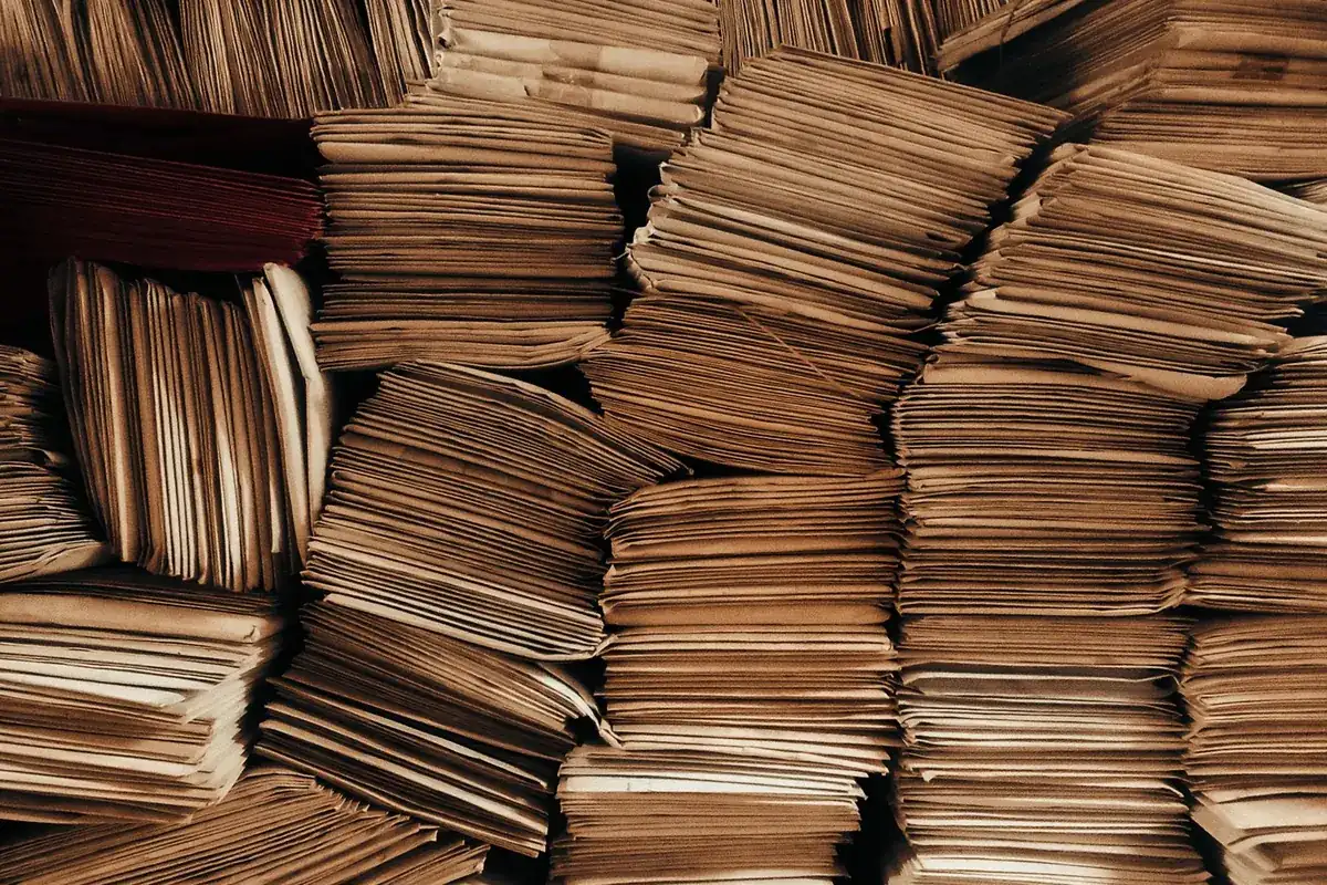 Piles de lettres anciennes, en illustration de « booster ses ventes de culottes »