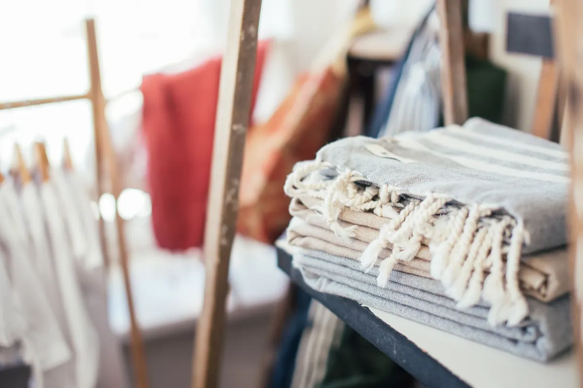 Linge de maison plié, image d'illustration : vendre des culottes en couple