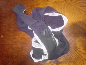 culotte noire avec dentelle blanche faite maison, portée et bien odorante, pleine de mouille
