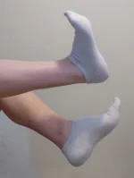 Chaussettes trouées et salies