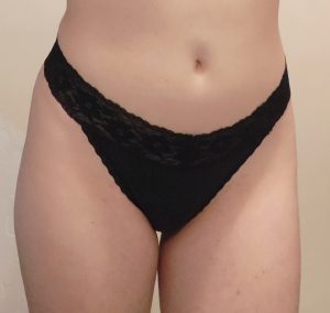 String dentelle noir abîmé