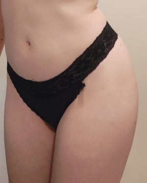 String dentelle noir abîmé