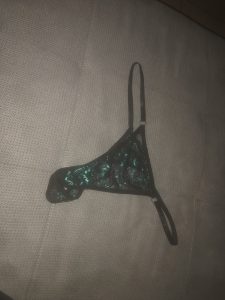 Je vous vend un string que j’ai porter 3 jours trace de mouille 🤤🔥