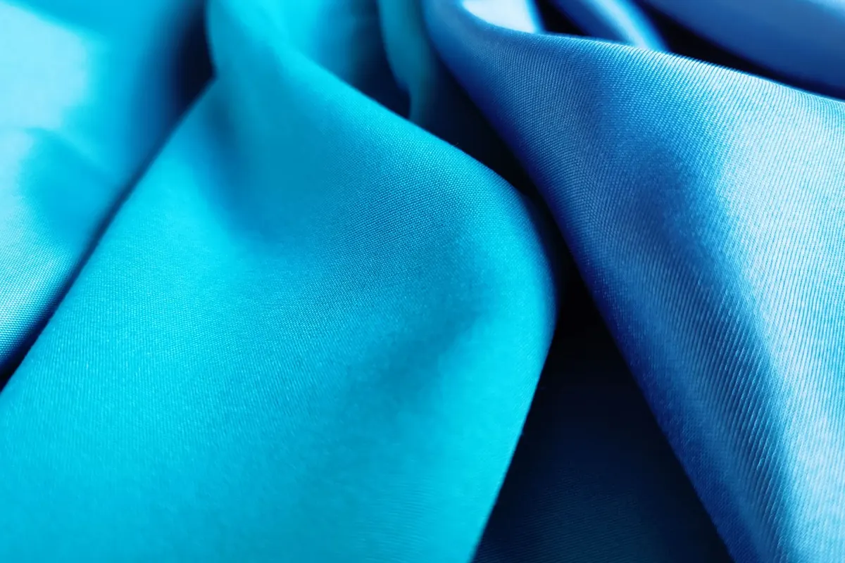 Tissu turquoise, en illustration de « où vendre ses culottes sales »