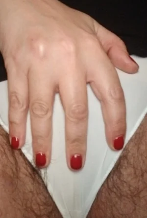 Video Caresse sur et sous ma culotte blanche