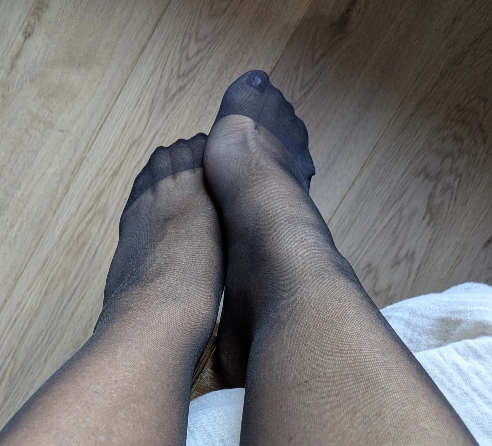 Collants noirs portés sans sous-vêtements – Image 3