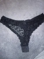 String noir dentelle