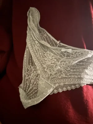 une seule paire disponible, elle part vite. Messagez-moi pour réserver.