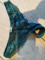 String vert en dentelle