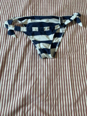 Bas bleu et blanc