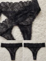 String noir en dentelle porté/sale – XS