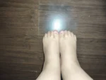 lot de 4 photos de mes pieds aujourd'hui après avoir retirer mes collants