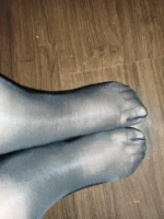 lot de 4Photo de mes pieds Après une journée de travail avec des collants légèrement sale