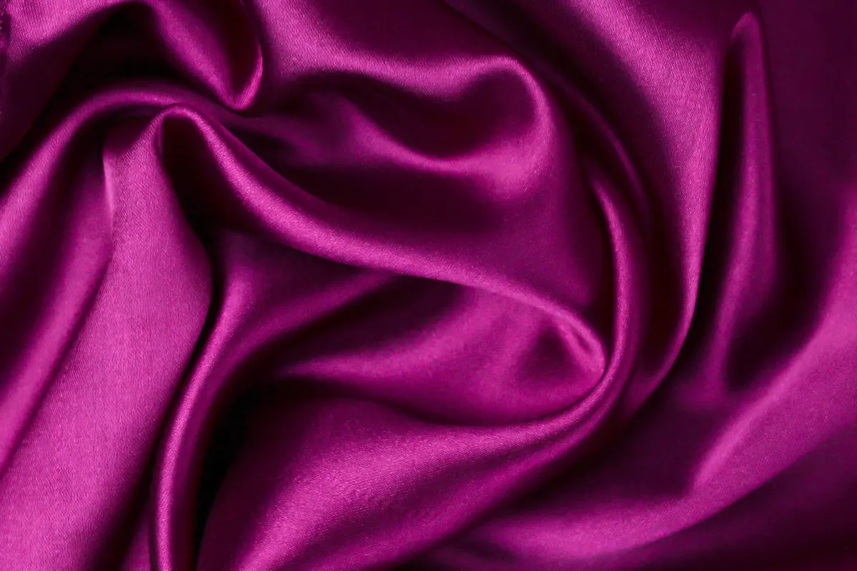 Satin prune, en illustration de « acheter culotte portée »