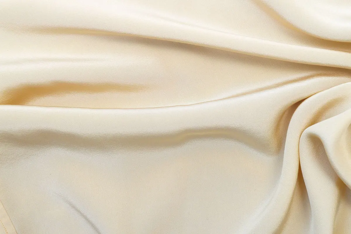 Satin ivoire, en illustration de « annonce culotte portée »