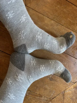Chaussettes sales et trouées !