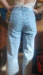Jeans pipi à recevoir chez soit