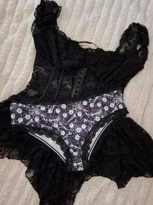Lingerie ” les yeux”